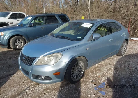2010 Suzuki Kizashi Sls z USA, uszkodzony, nr VIN JS2RF9A77A6100333